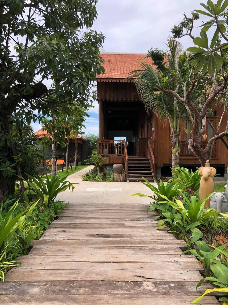 Isann Lodge Siem Reap Exterior foto